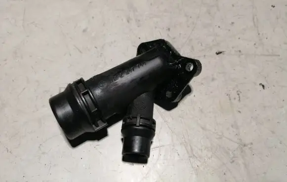 BMW 5 E60 E61 Engine coolant pipe/hose 2247744