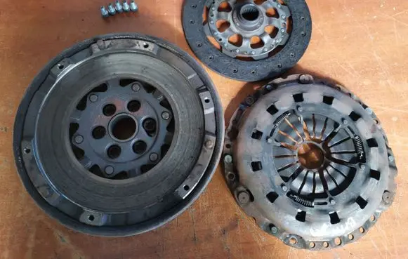 BMW 1 E81 E87 Clutch set kit 21217568006 21217526267
