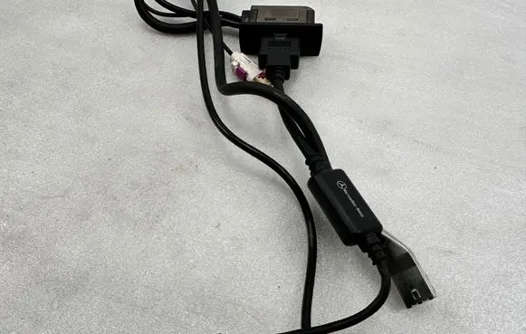 Mercedes-Benz GL X166 USB socket connector A1668200515