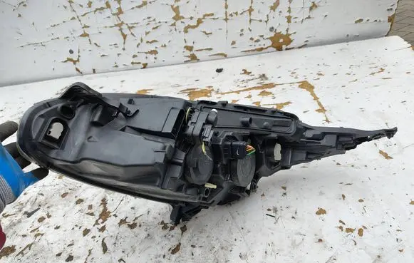 Peugeot 208 I Headlight/headlamp 9810805880