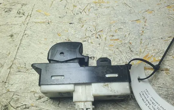 Opel Frontera B Electric window control switch 8971221020