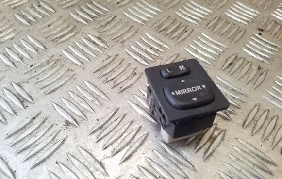 Toyota Avensis Verso Wing mirror switch 769746A 183574