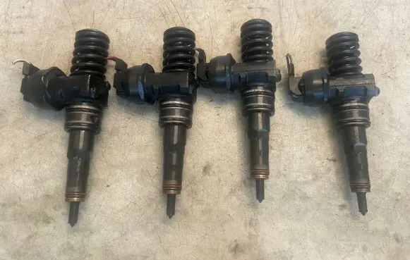 Skoda Roomster (5J) Fuel injectors set 0414720215 038130073AG