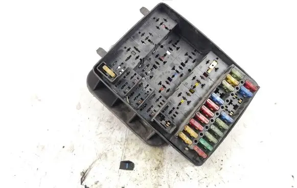 Ford Mondeo MK II Fuse module 85GG14A073AA