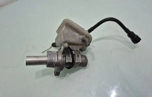 Citroen C4 I Master brake cylinder 
