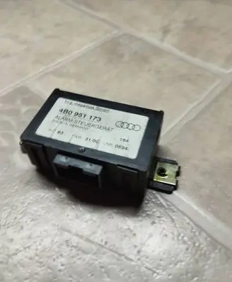 Audi A4 S4 B5 8D Alarm control unit/module 4B0951173