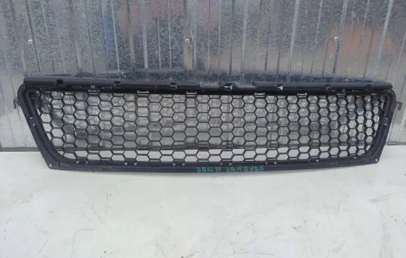 Dacia Sandero Front grill 8200735103