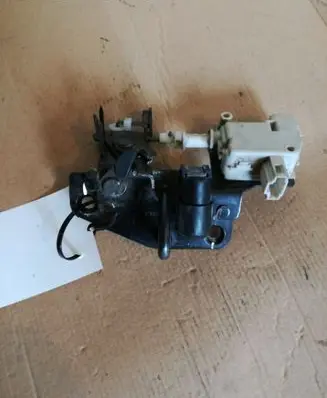 Skoda Fabia Mk1 (6Y) Tailgate/trunk/boot lock/catch/latch 6Y0827511A