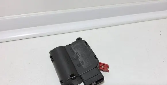 Audi A4 S4 B7 8E 8H Air flap motor/actuator 8E1820511 0132801301 663825XD
