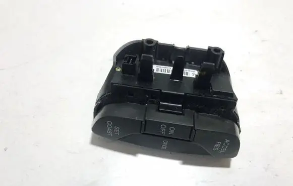 Steering wheel buttons/switches