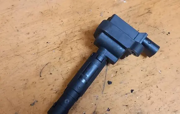 Mercedes-Benz C W203 High voltage ignition coil A0001501580