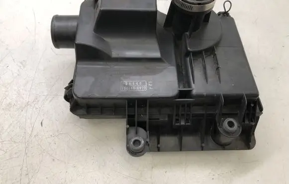 Toyota Prius (XW20) Air filter box 1001406970