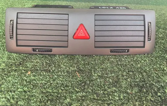 Skoda Fabia Mk1 (6Y) Dash center air vent grill 6Y0820951