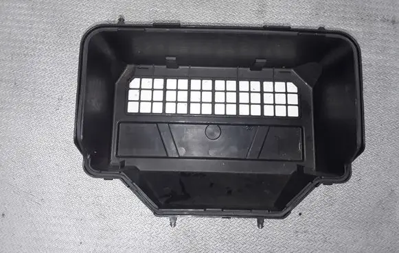 Volkswagen Touareg I Battery box tray cover/lid 7L6915430A