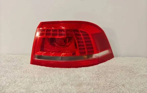 Volkswagen PASSAT B7 Rear/tail lights 2SK01074602 3AF945208B 171030