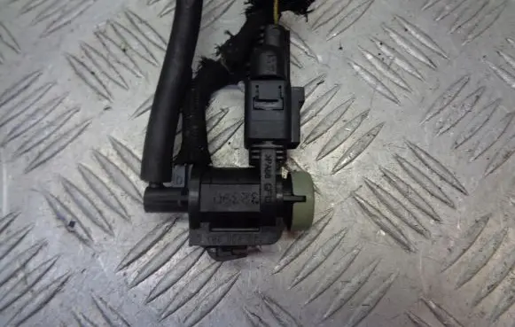 Audi A3 S3 8L Vacuum valve 1J0906283C