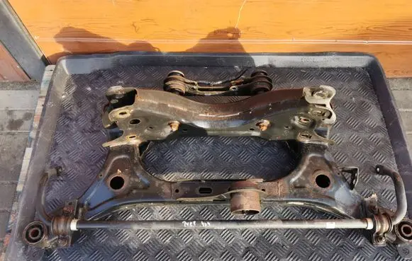 Nissan Juke I F15 Rear axle beam 