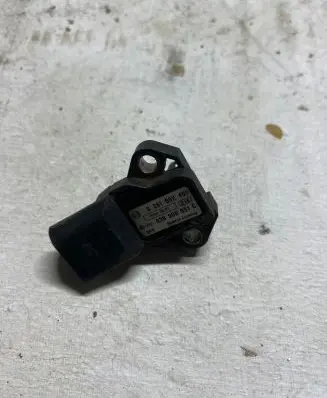 Audi A6 S6 C6 4F Air pressure sensor 038906051C 0281002401