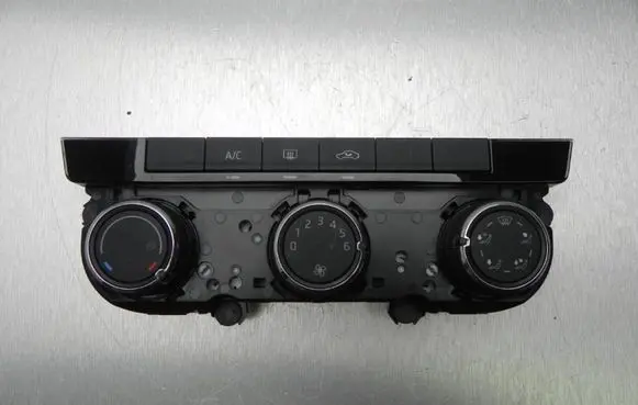 Volkswagen Golf VII Climate control unit 3V0820047 Y628