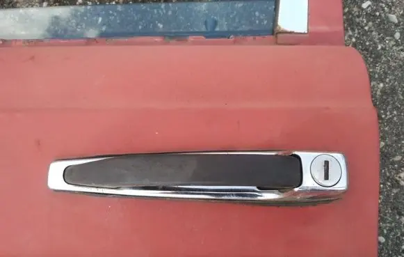 Mercedes-Benz W123 Front door exterior handle