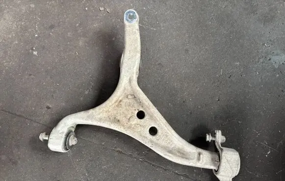 Mercedes-Benz GLE (W166 - C292) Front lower control arm/wishbone A16604