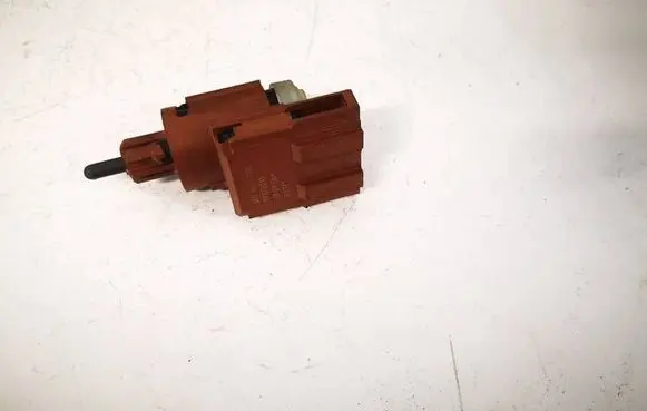 Volkswagen PASSAT B5.5 Brake pedal sensor switch 3B0945511D