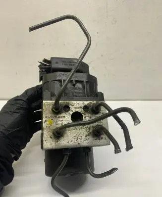 Nissan Almera Tino ABS Pump 476604U102