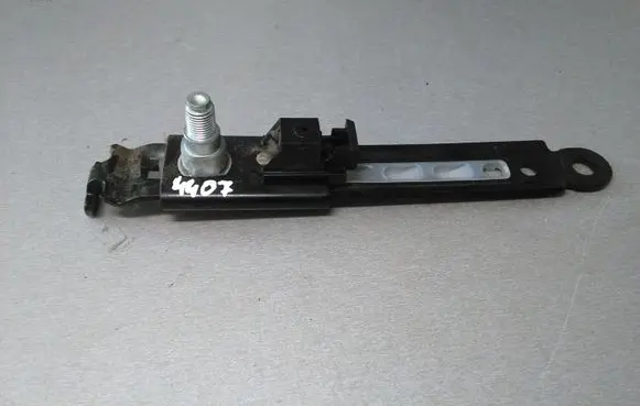 Toyota Corolla Verso AR10 Seat belt adjustment rail D526001 D526003