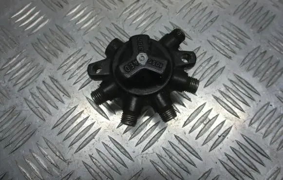 Peugeot 207 Fuel distributor 