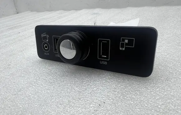 Land Rover Range Rover Sport L494 USB socket connector CPLA19C166AC