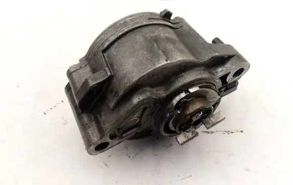Ford Focus Vacuum pump D1562C1