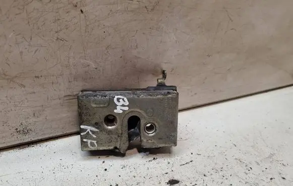 Audi 80 90 S2 B4 Front door lock 893173 893837015C