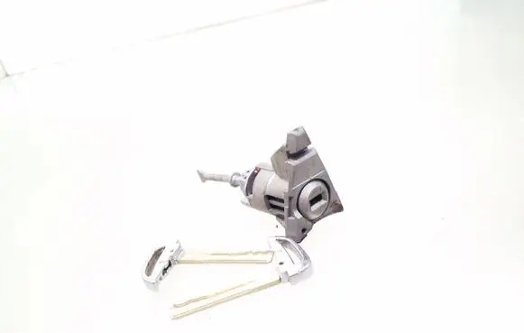 Hyundai i40 Front door lock (next to the handle) 