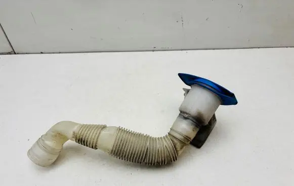 Volkswagen Golf VII Window washer liquid tank fill tube