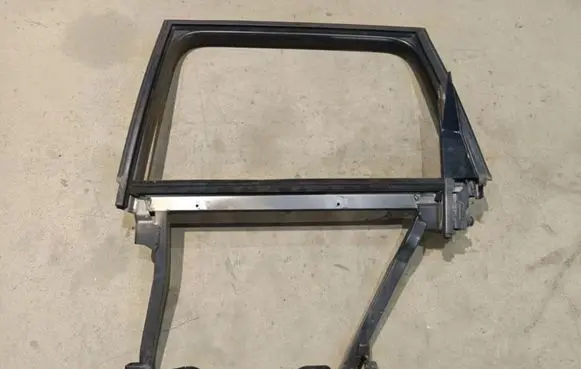 Volkswagen Touareg I Rear door window/glass frame