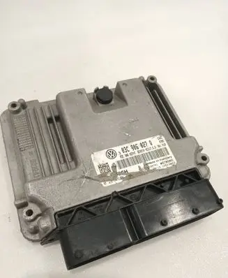 Volkswagen Touran I Engine control unit/module 03C906027Q 03C906027F 201S21