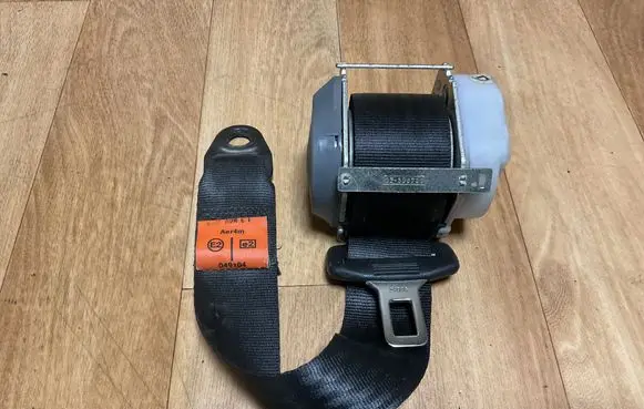 Alfa Romeo 147 Rear seatbelt 049104
