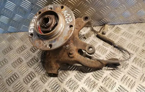 BMW 7 E38 Front wheel hub