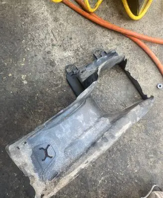 Audi A6 S6 C6 4F Intercooler air channel guide 4f0145333
