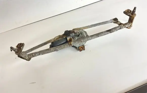 Volkswagen New Beetle Front wiper linkage and motor