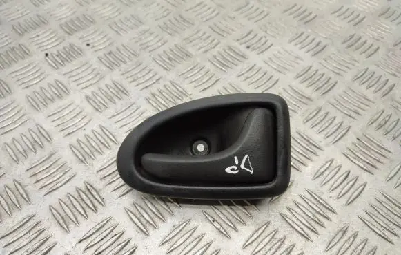 Opel Vivaro Front door interior handle 8200028995