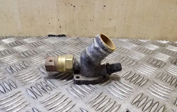 Audi A6 S6 C4 4A Engine coolant pipe/hose 034121133C