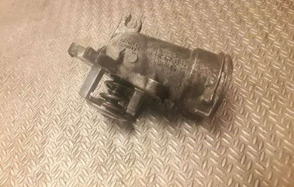 Mercedes-Benz C W204 Thermostat 6422000215 A6422000215