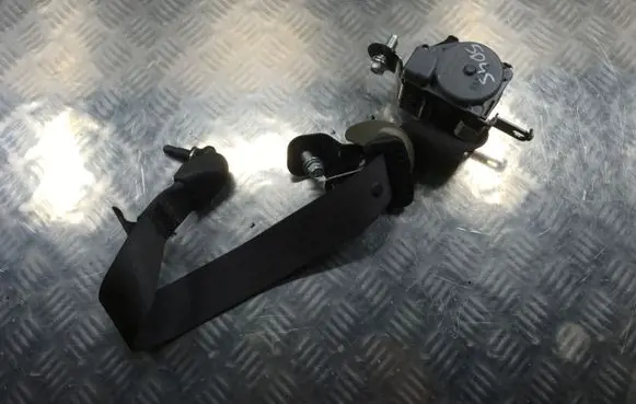 Rear seatbelt