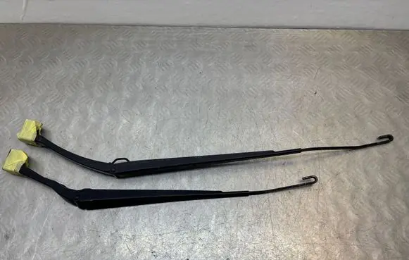 Nissan Qashqai Front wiper blade arm C8495