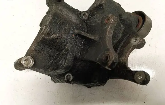 Peugeot 206 Engine mounting bracket