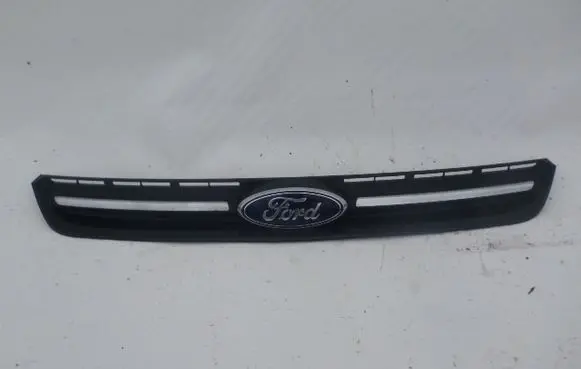 Ford Kuga II Front bumper upper radiator grill