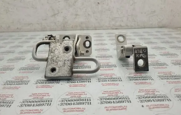 Seat Exeo (3R) Rear door hinge set 8E0833411E