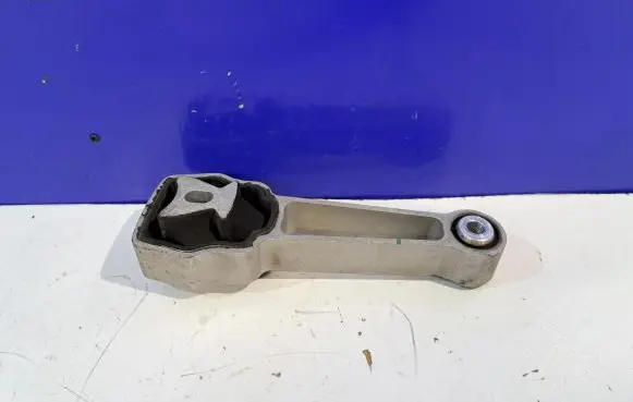 Volvo V70 Engine mount bracket 31670126 31430441