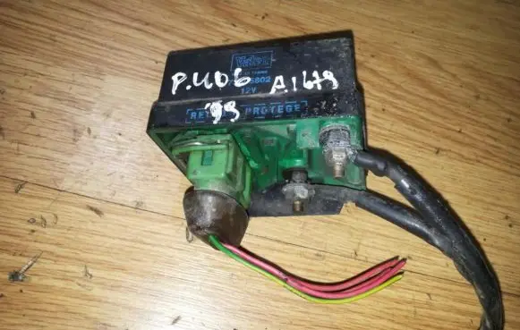Peugeot 406 Glow plug pre-heat relay 7195802